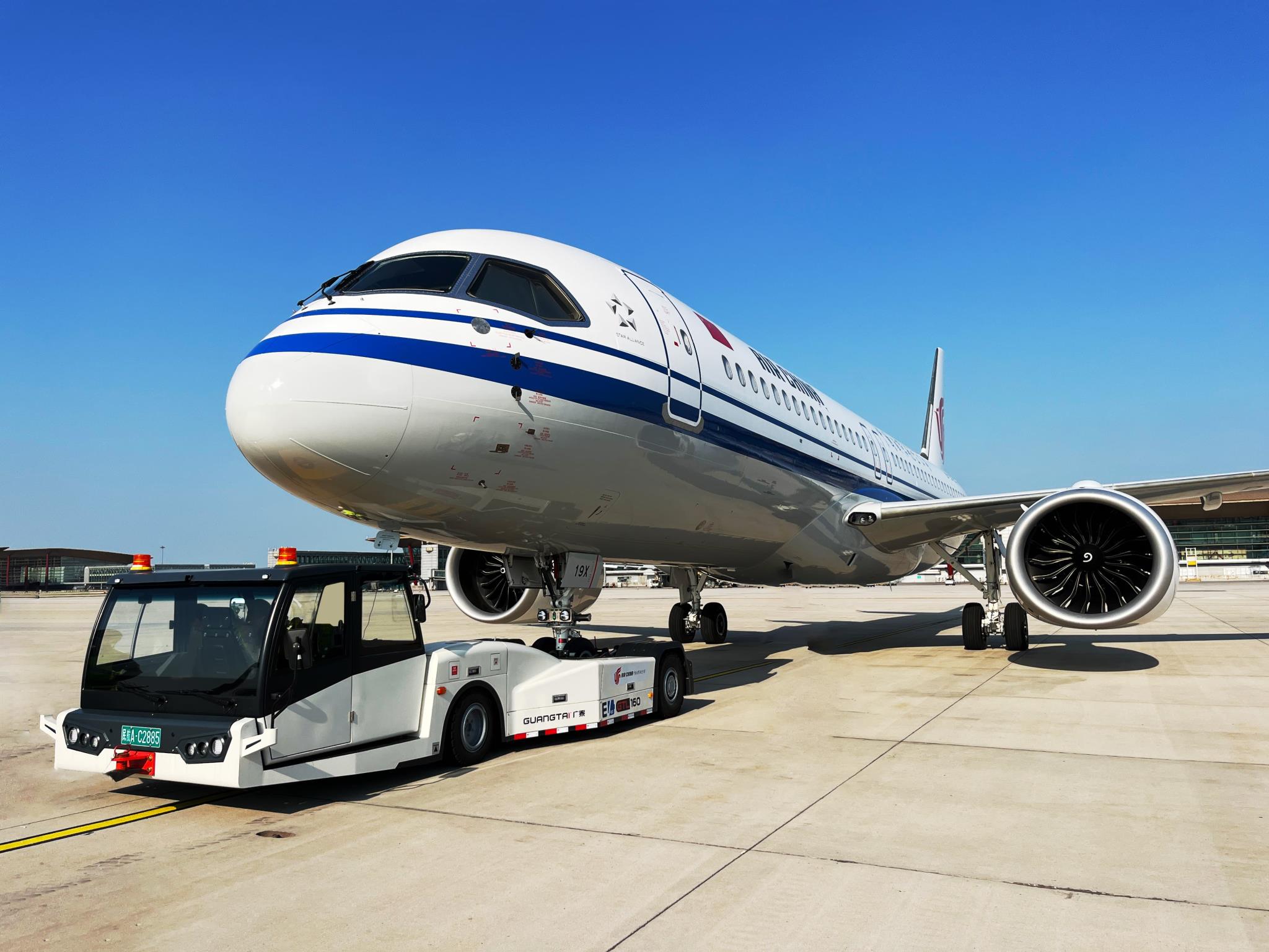 電動-抱輪牽引車-豹式-國產(chǎn)大飛機(jī)-九一九-北京-首都機(jī)場-國航-64661724978451_.pic_hd.jpg